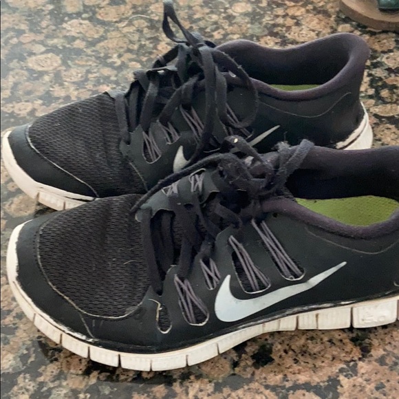 Nike mesh tennis shoes 7.5 - Picture 2 of 5